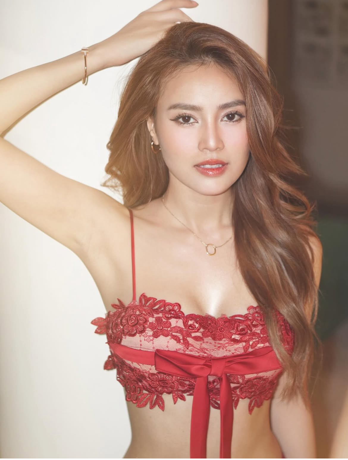 Nhân dịp sinh nhật tuổi 36, Lan Ngọc tung loạt ảnh khoe sắc vóc ấn tượng