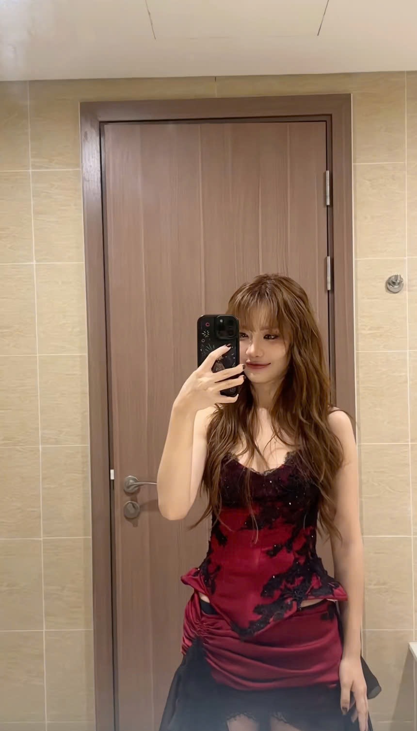 Em xinh Hoàng Duyên khoe visual thăng hạng level max, netizen gọi tên Lisa