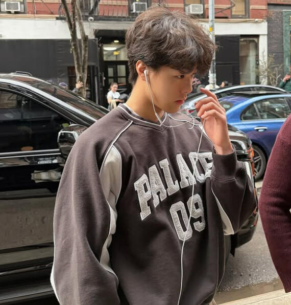 Ruk Hee ở tuổi 17 đã phủ kín truyền thông và mạng xã hội xứ Hàn nhờ visual sắc nét, lôi cuốn. Ảnh: Naver