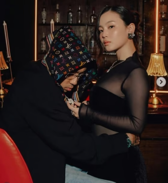 Lee Hi - Dok2 công khai đánh dấu chủ quyền với đối phương sau khi xác nhận hẹn hò. Ảnh: Nate