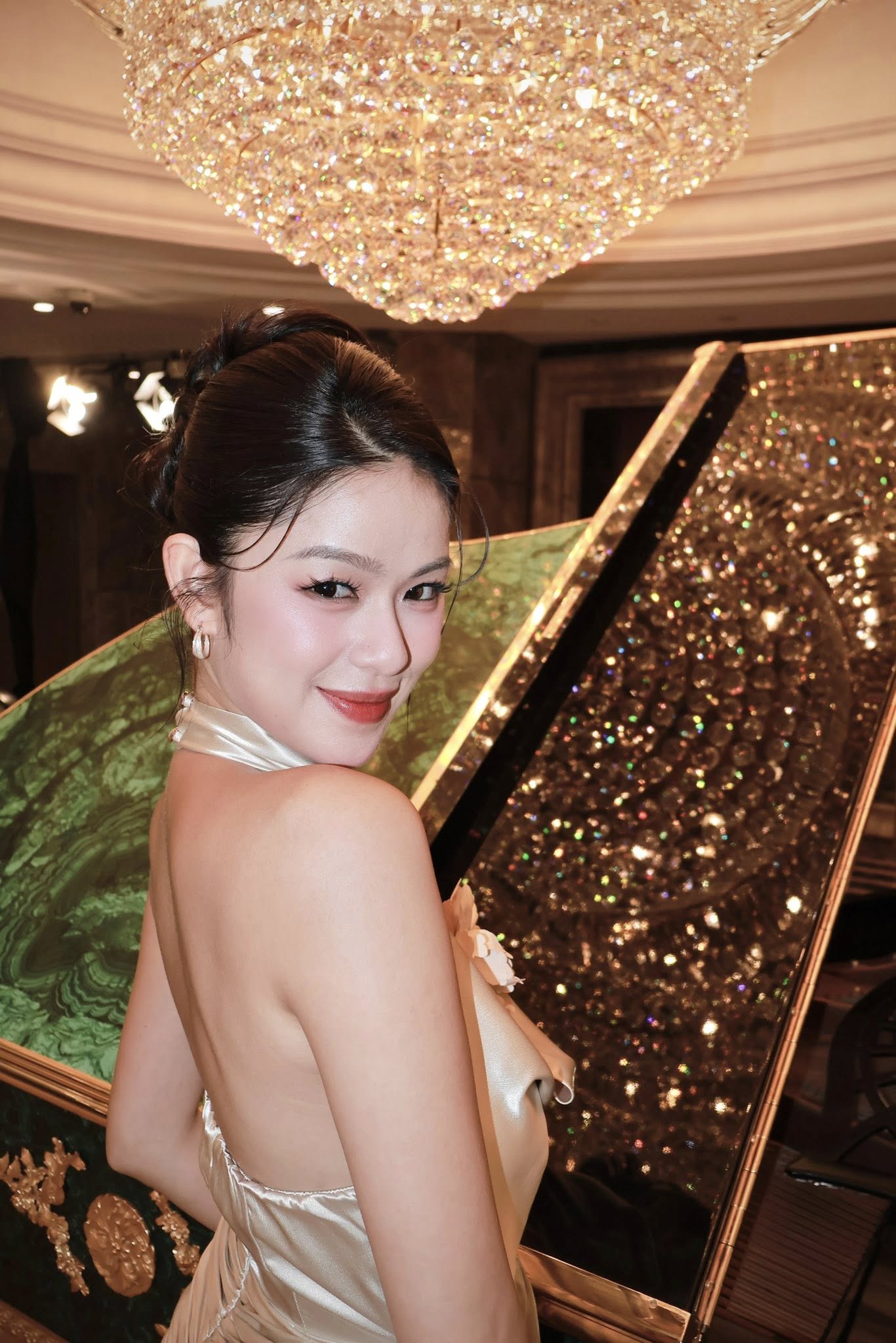 Danh tính MC xinh đẹp ở PPA Asia 1000: Tốt nghiệp RMIT, từng thi hoa hậu