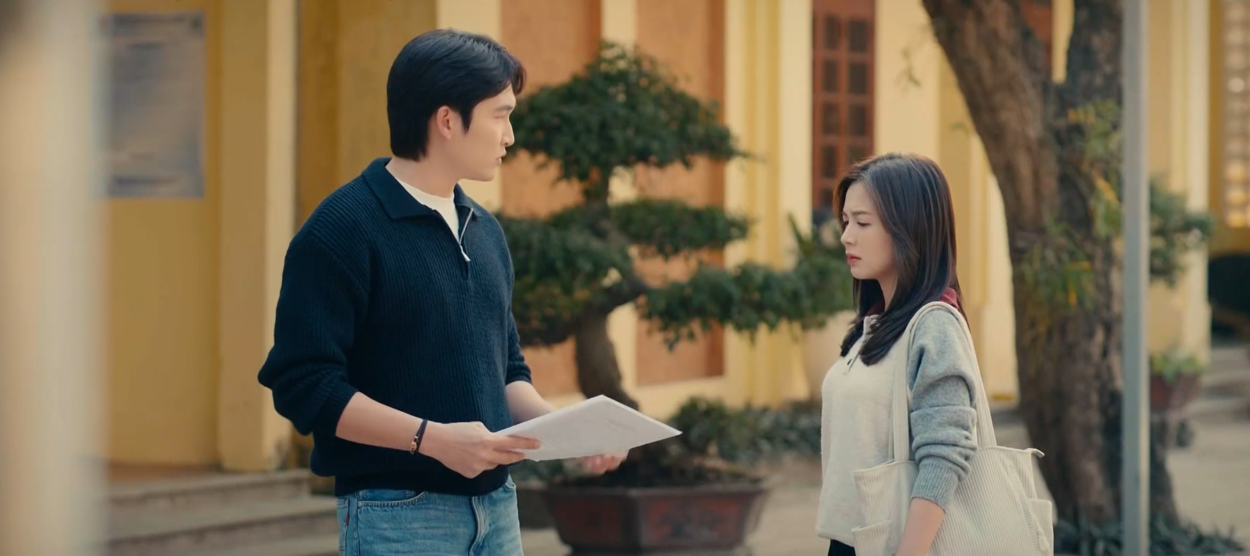 Mai và Trung dần nhận ra họ có chung mong muốn đổi mới nghề truyền thống bằng tư duy hiện đại