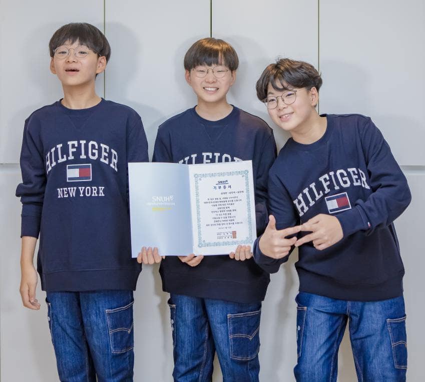 Song Il Gook lần đầu chia sẻ về năng lực học tập của 3 con trai sinh 3, khiến mạng xã hội xôn xao bàn tán. Ảnh: Naver