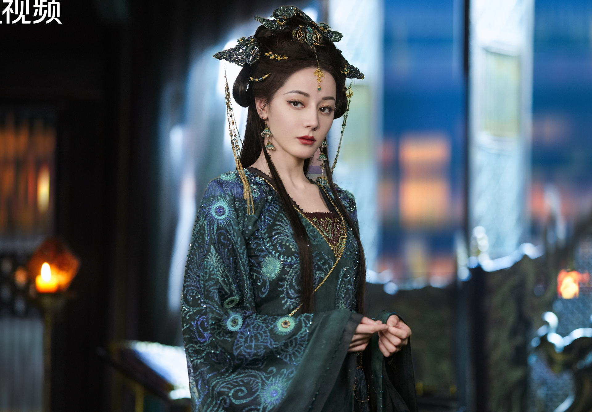 Địch Lệ Nhiệt Ba bị chê già, tạo hình như vợ Ngưu Ma Vương