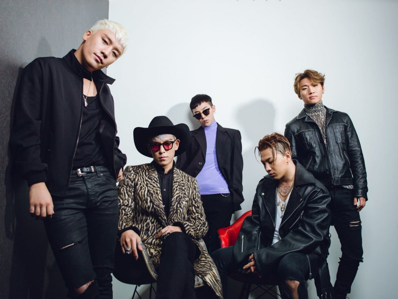 T.O.P đã nhắc về BIGBANG và trọn vẹn 5 thành viên trong các ca khúc khác của album (Ảnh:X)