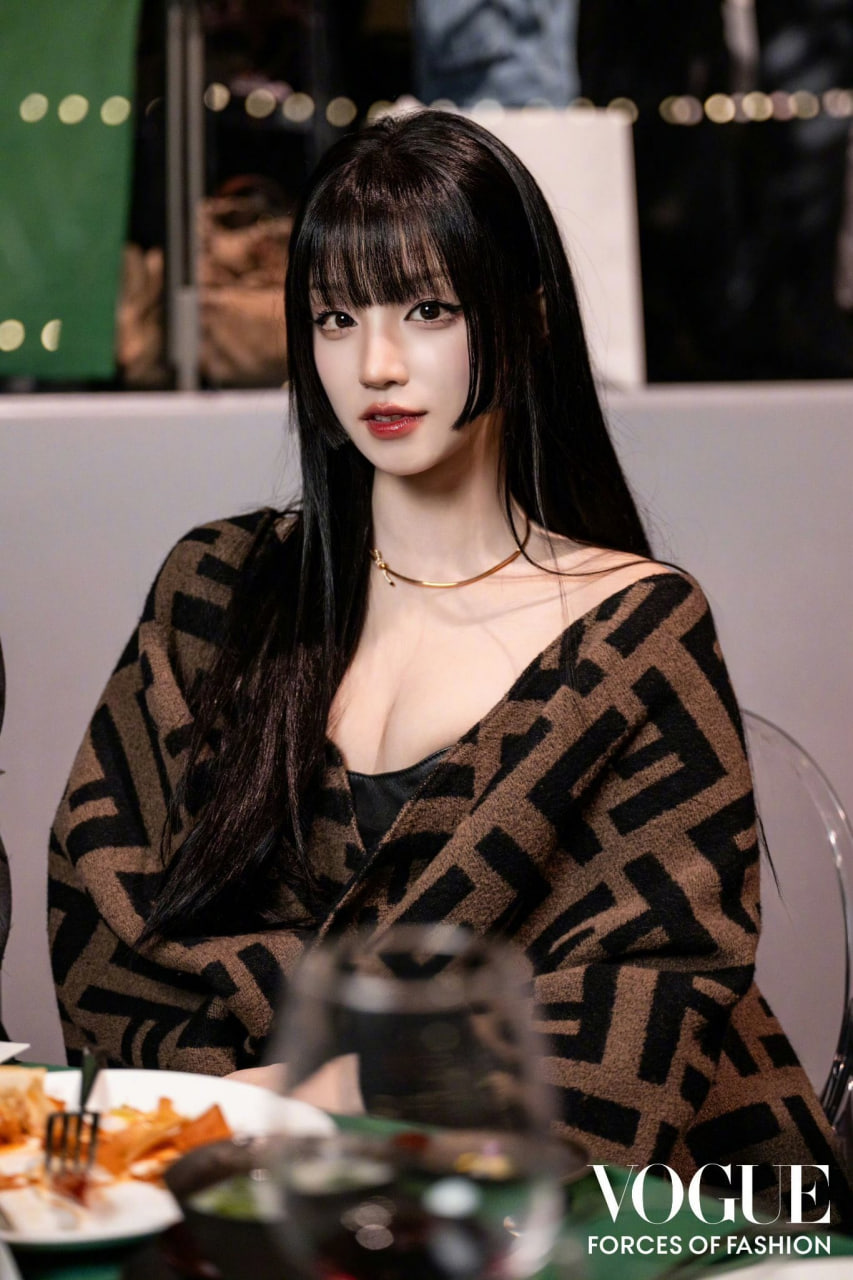 Tống Vũ Lỳ còn được hàng loạt thương hiệu quốc tế lựa chọn làm gương mặt đại diện (Ảnh:VOGUE)