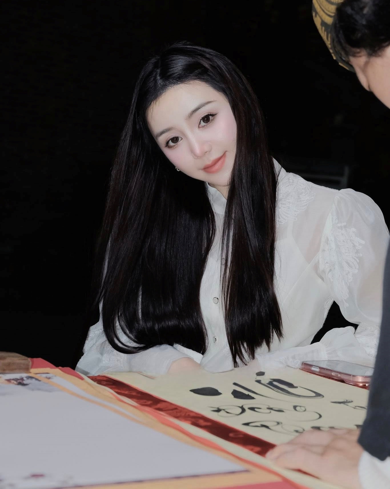 Nhan sắc mỹ nhân Việt này lạ lắm: Ngoài đời được khen đẹp như Phạm Băng Băng, lên phim bị chê nhìn như ma nữ