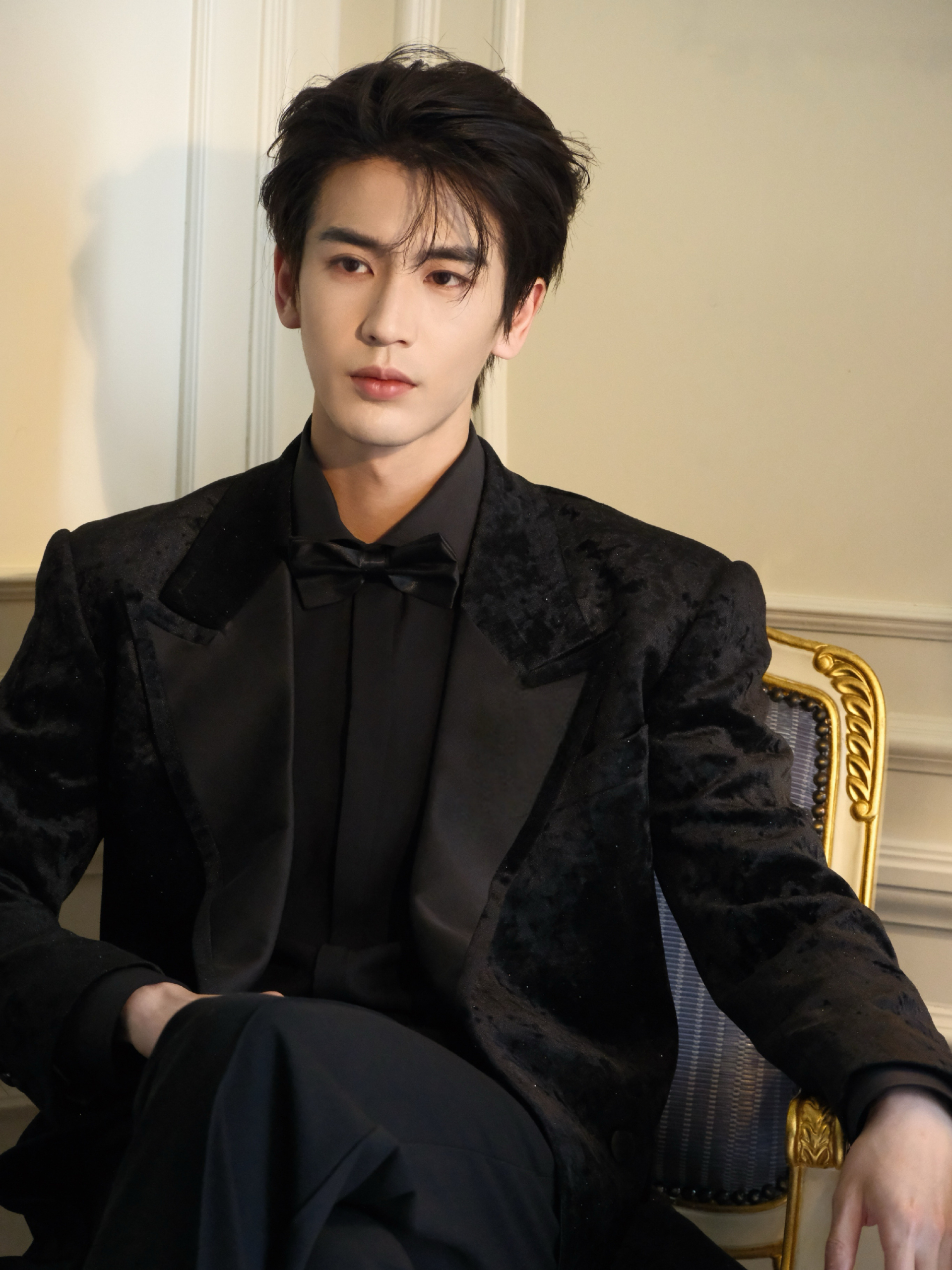 Nam diễn viên bị chê chạy bài PR tâng bốc bản thân quá đà, nhưng trình độ thực tế kém cỏi. Ảnh: Sina.