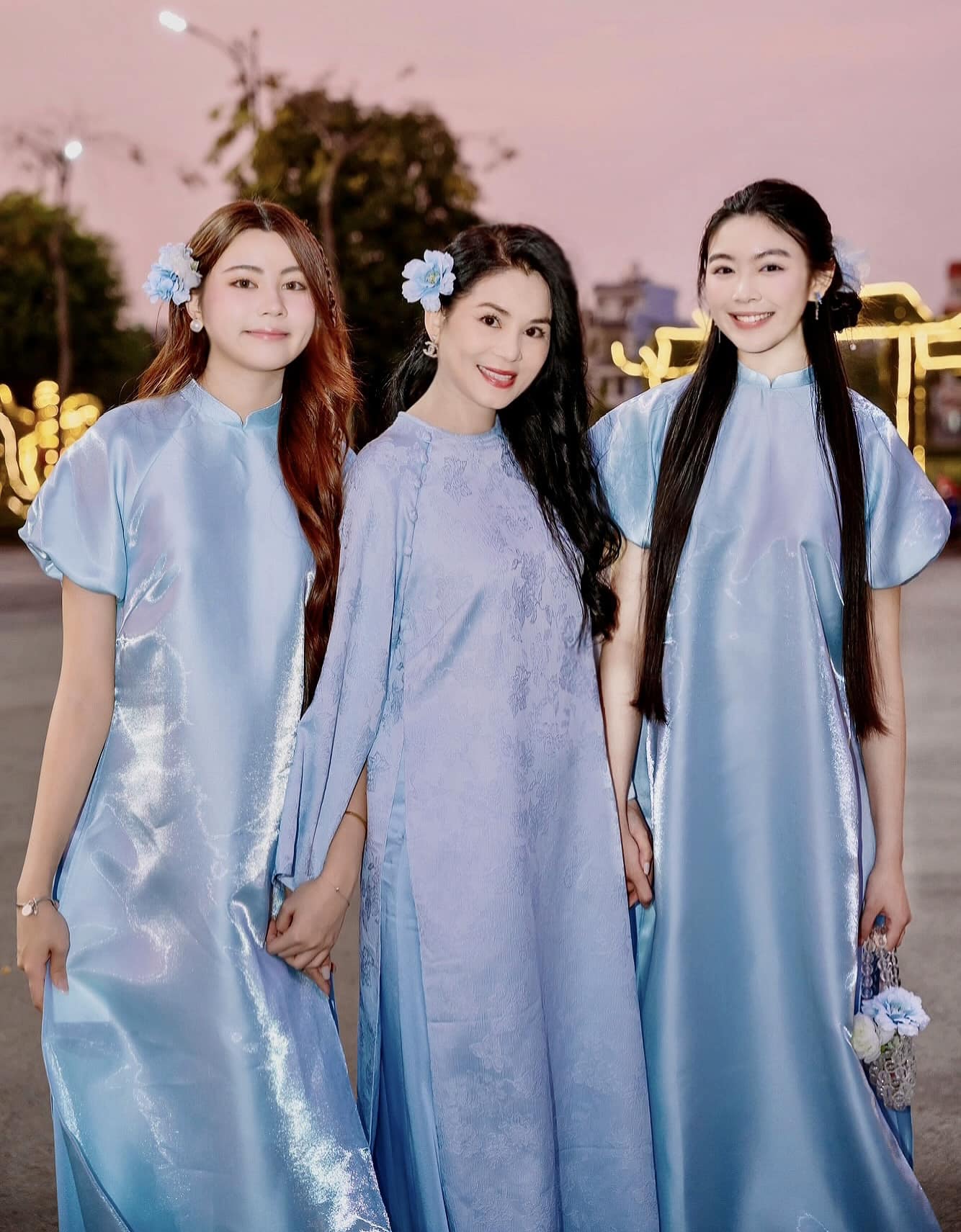 MC Quyền Linh có 2 cô con gái Hạt Dẻ và Lọ Lem rất xinh đẹp, giỏi giang 