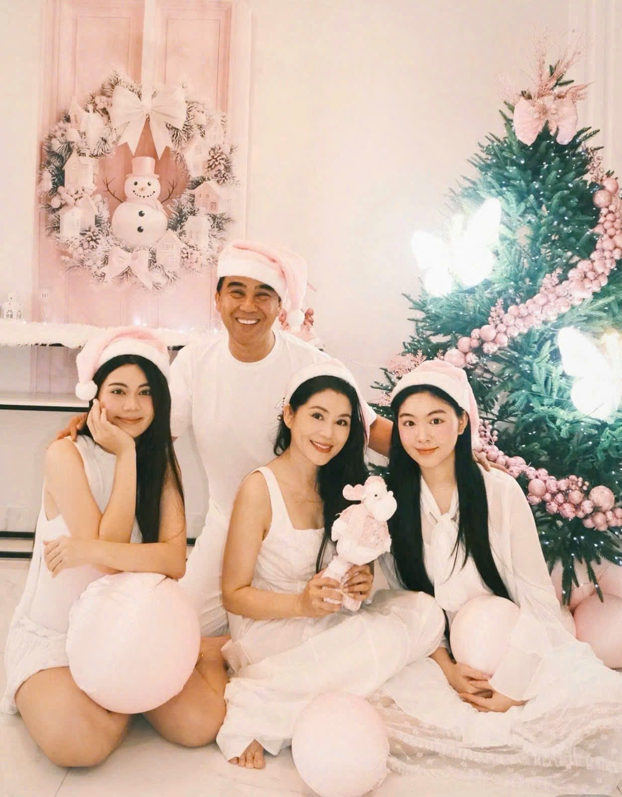 Gia đình hạnh phúc của Quyền Linh và vợ doanh nhân sau hơn 20 năm gắn bó với nhau