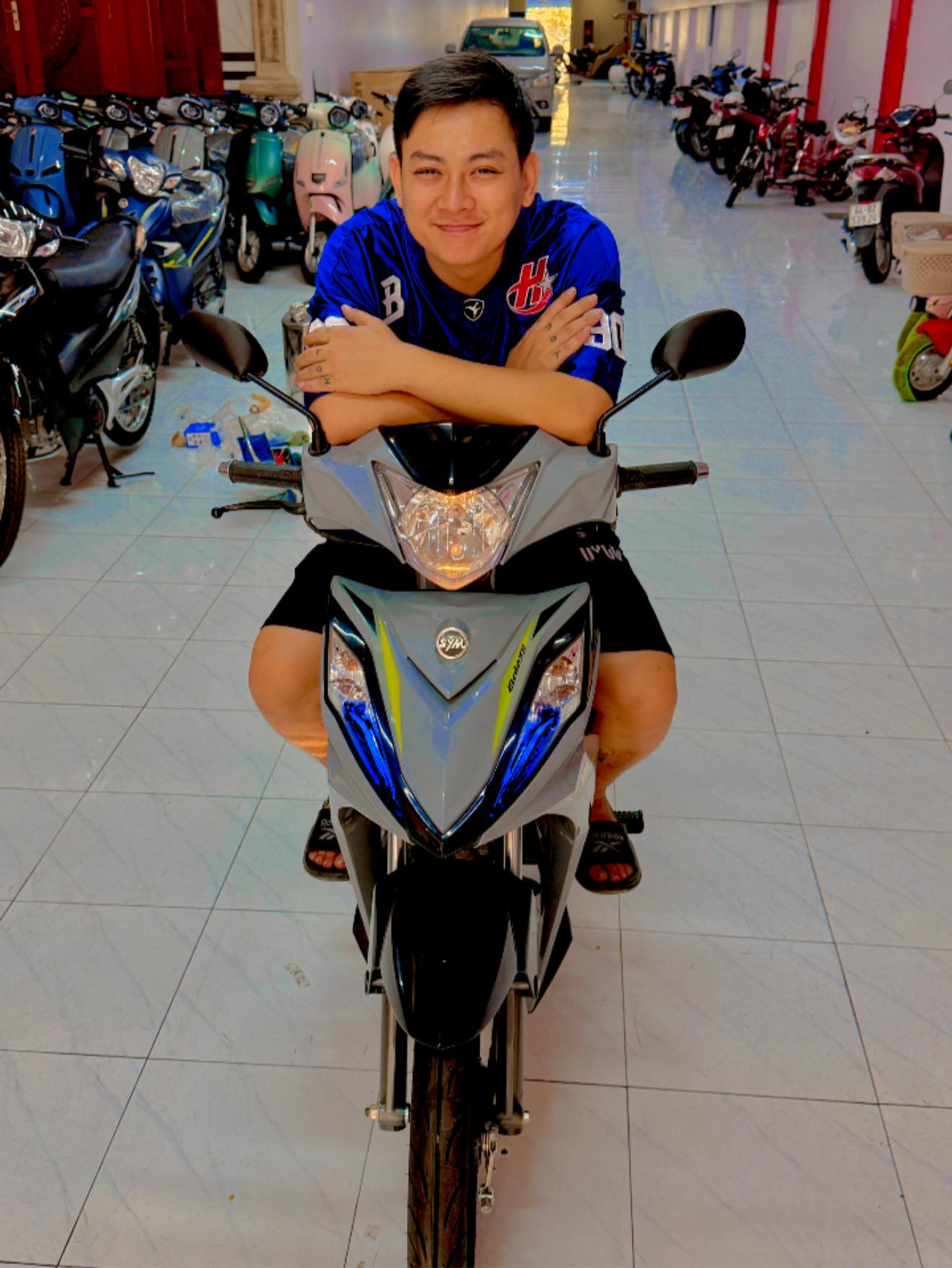   Nhiều khán giả bày tỏ sự tiếc nuối khi nhớ lại thời kỳ hoàng kim của Hoài Lâm, khi anh sở hữu ngoại hình sáng sân khấu, phong cách lịch lãm. Ảnh: FBNV  