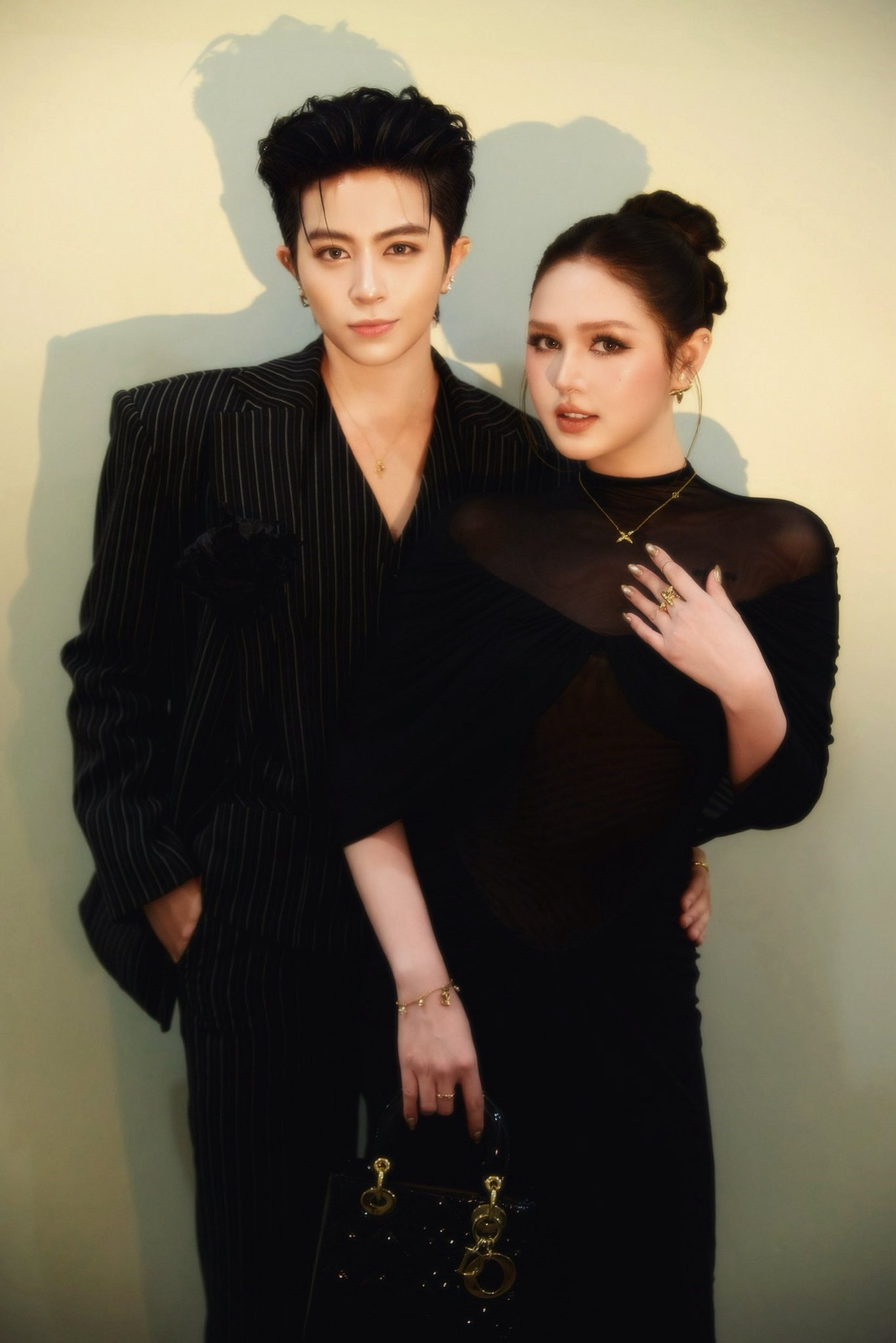 Xoài Non nói gì khi lại bị tố pass đồ 