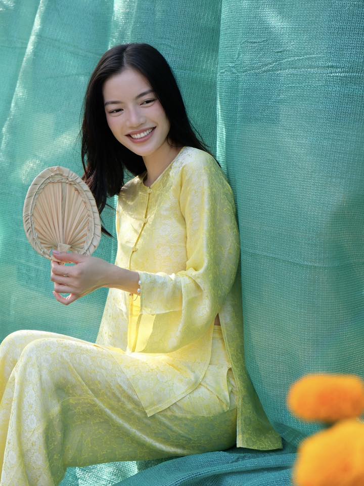 Cô từng phải bỏ trốn khi bị mai mối, thúc ép chuyện lấy chồng sớm. Ảnh: FBNV