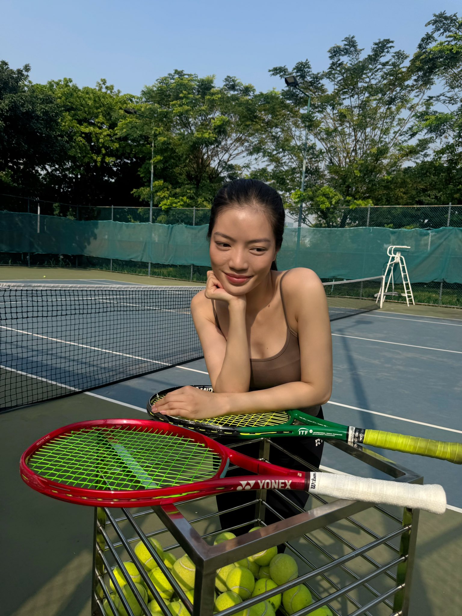 Á hậu Việt sinh năm 1999 ăn chay trường, từng bỏ trốn vì bị ép đám cưới giờ ra sao?