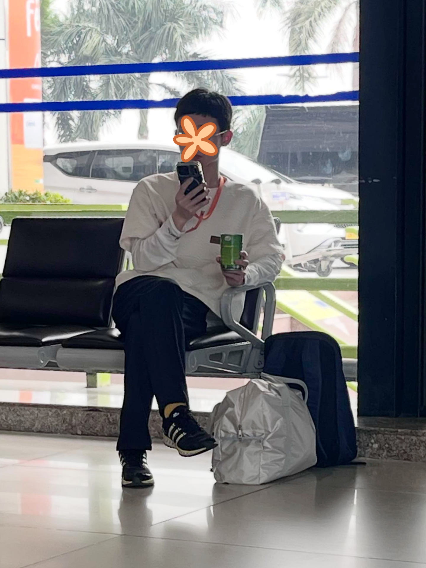 Vị khách rất bình thản thưởng thức!