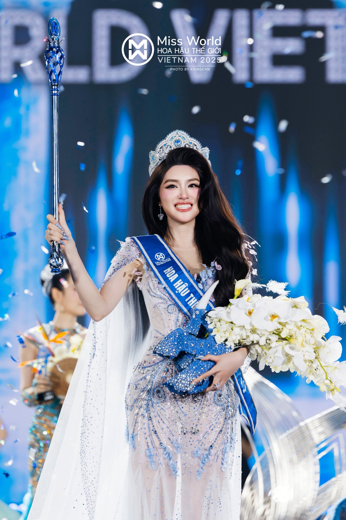 Phương Oanh đăng quang Miss World Vietnam 2025