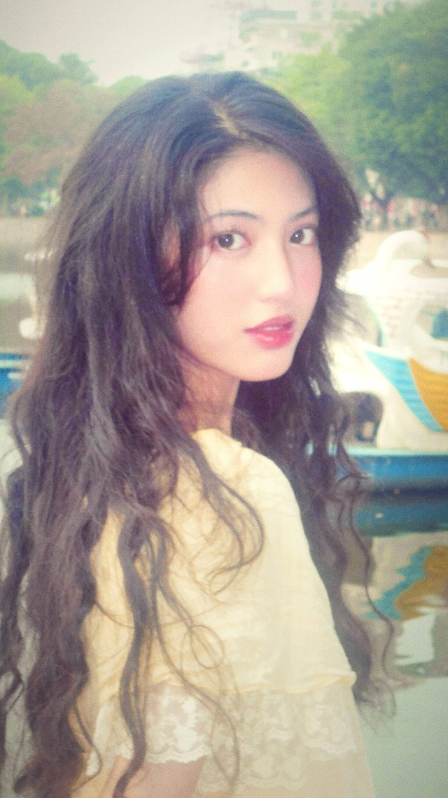 Hơn 27 nghìn người thả tim cho bức ảnh chụp vội ở công viên Thống Nhất (Ảnh Threads).