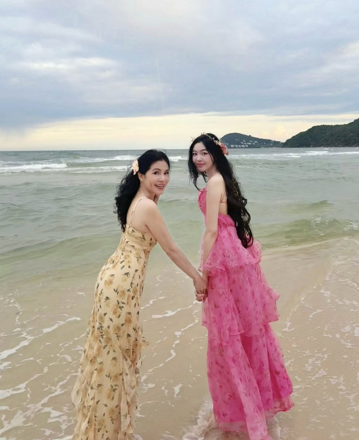 Dạ Thảo nhắn gửi những lời tốt đẹp cho ái nữ, không nói vê những bàn tán liên quan chuyện yêu đương của Lọ Lem 