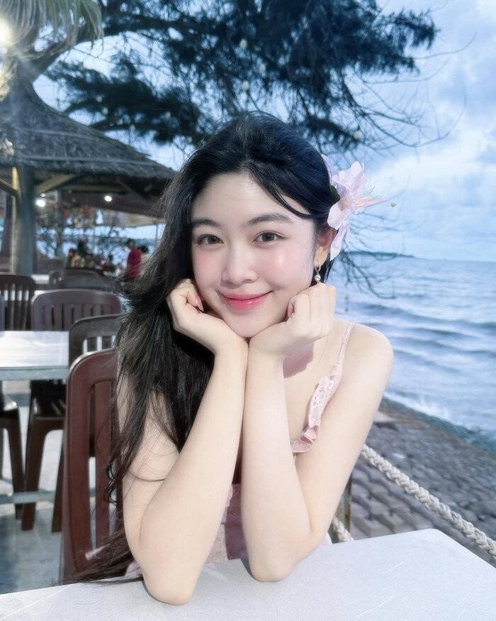   Lọ Lem đang vướng nghi vấn hẹn hò với một thiếu gia giàu có. Ảnh: FBNV  