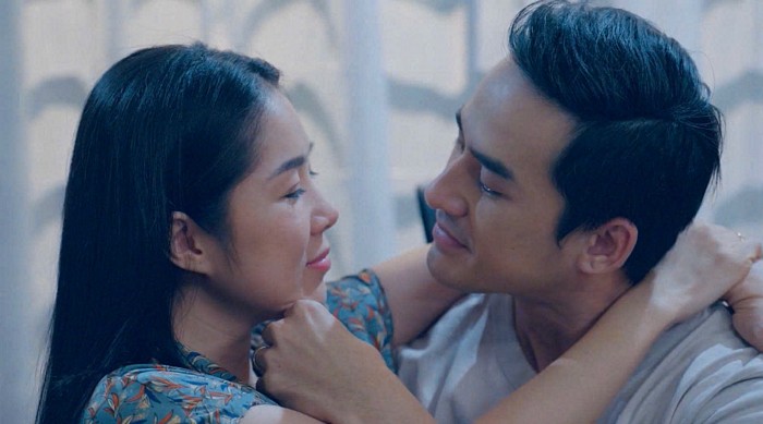 Mối quan hệ vợ chồng giữa Mai và Dũng đi dần đến rạn nứt bởi sự xuất hiện của kẻ thứ 3