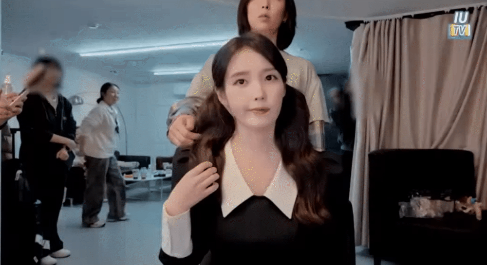 ... và đây là hậu trường năm 2026. Ảnh: YouTube