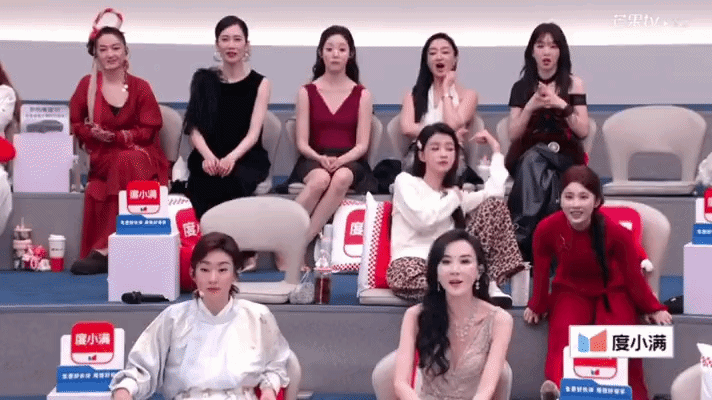 Mới lên sóng nhưng show Tỷ Tỷ Đạp Gió Rẽ Sóng đã dính vô số tranh cãi, gây bức xúc lớn trong dư luận Trung Quốc. Ảnh: Weibo. 