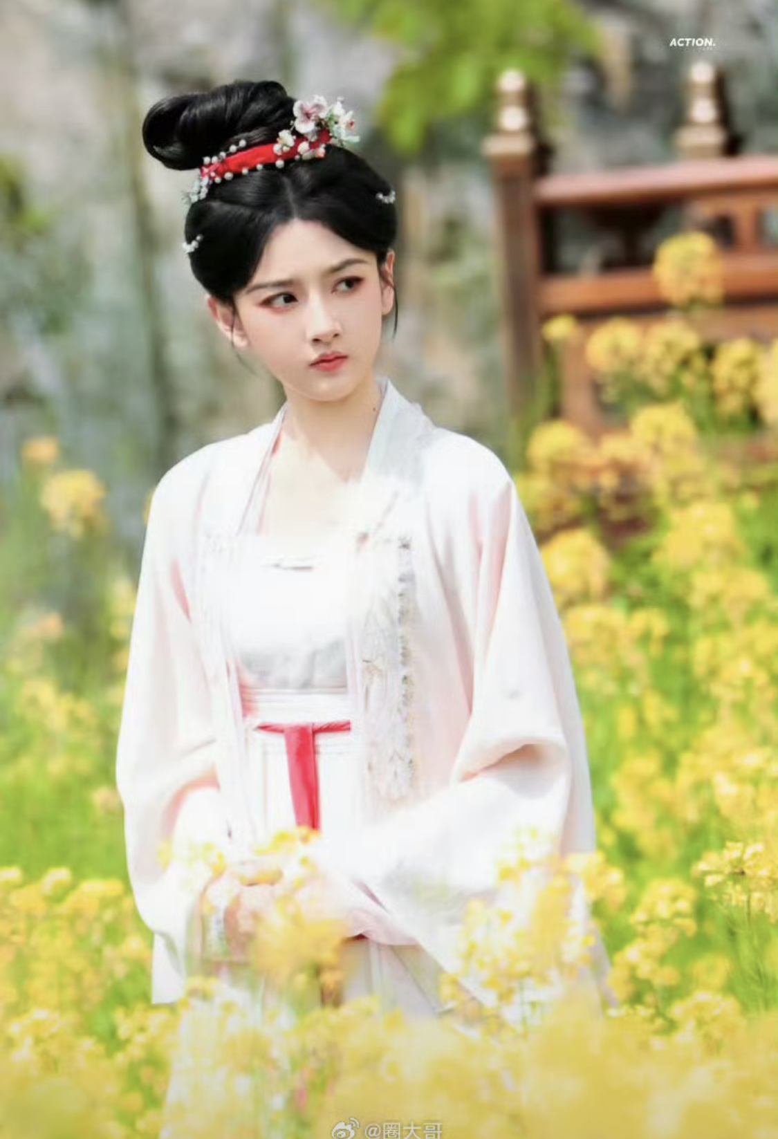 Ngắm nhan sắc này mới hiểu “kinh tài tuyệt diễm” là gì: Visual vạn năm có một, đẹp đến nghẹt thở