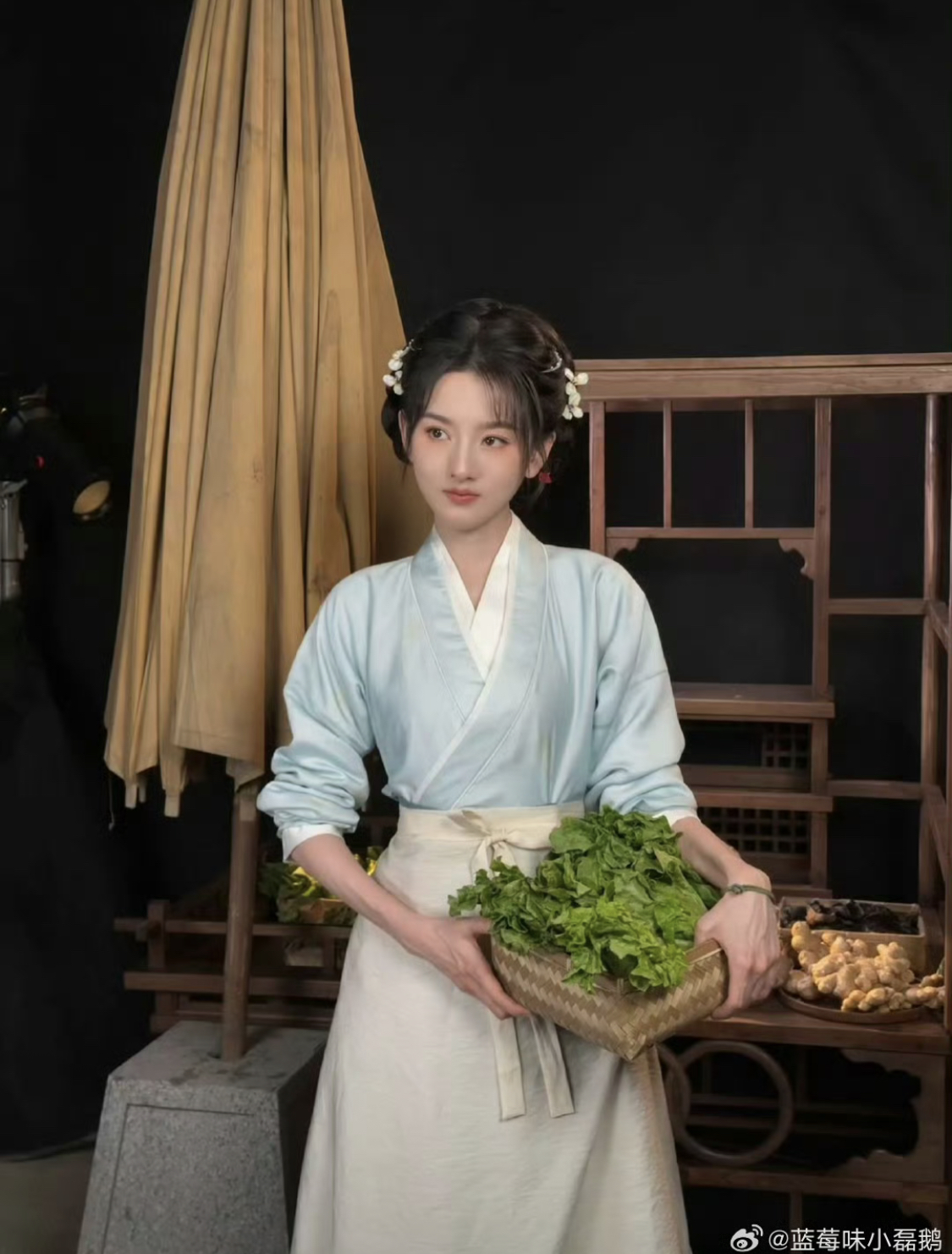 Ngắm nhan sắc này mới hiểu “kinh tài tuyệt diễm” là gì: Visual vạn năm có một, đẹp đến nghẹt thở