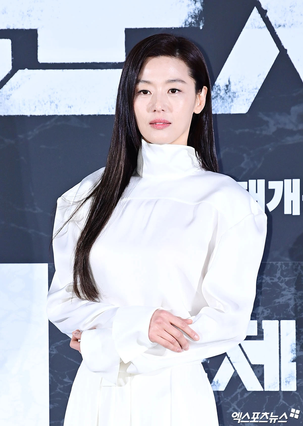 Nữ minh tinh Vì Sao Đưa Anh Tới cũng gây sốt với thần thái cuốn hút, 10 điểm không có nhưng, khiến người hâm mộ khó lòng rời mắt. Ảnh: News1