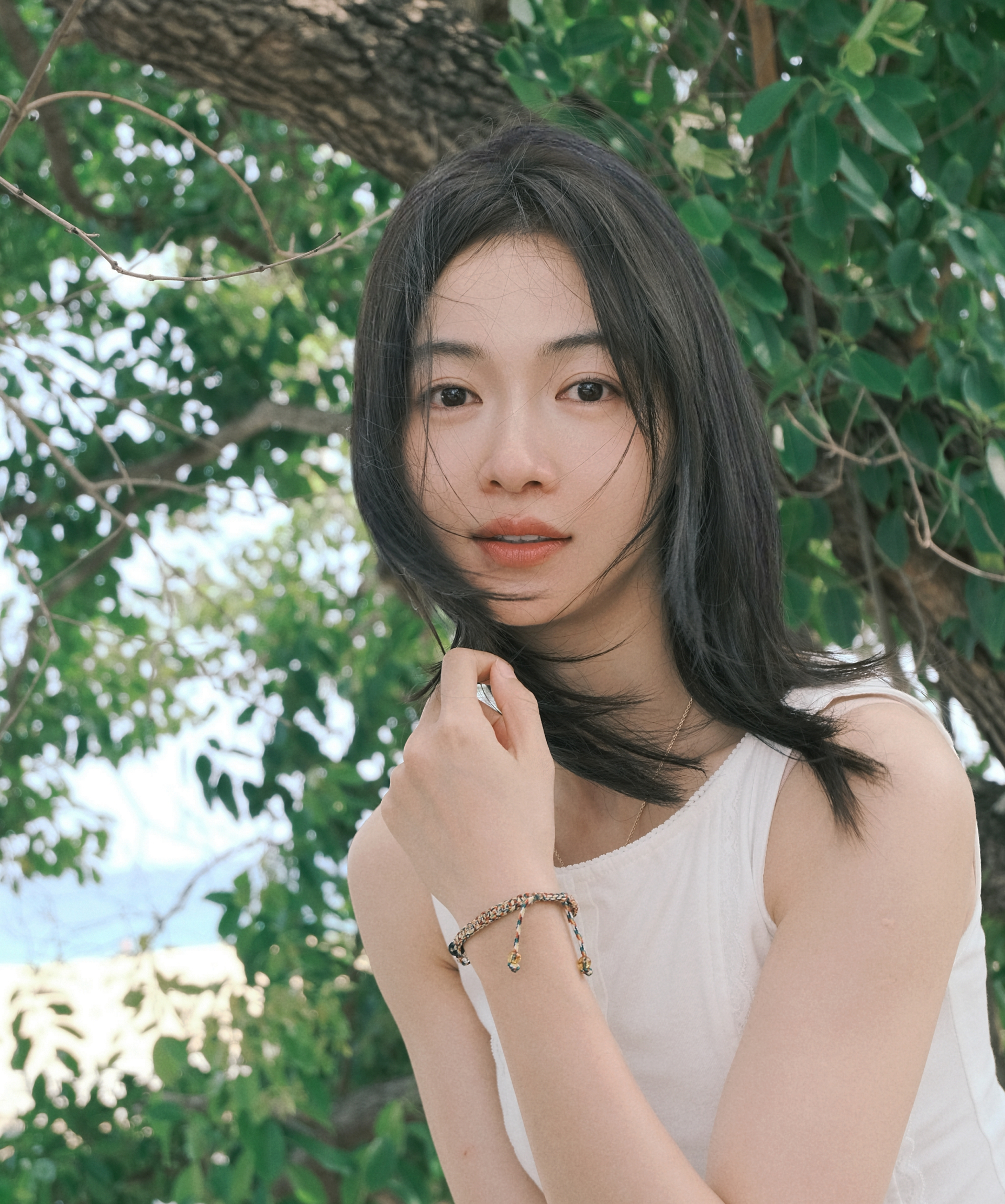 Ngô Cẩn Ngôn đã làm gì với gương mặt của mình vậy? 