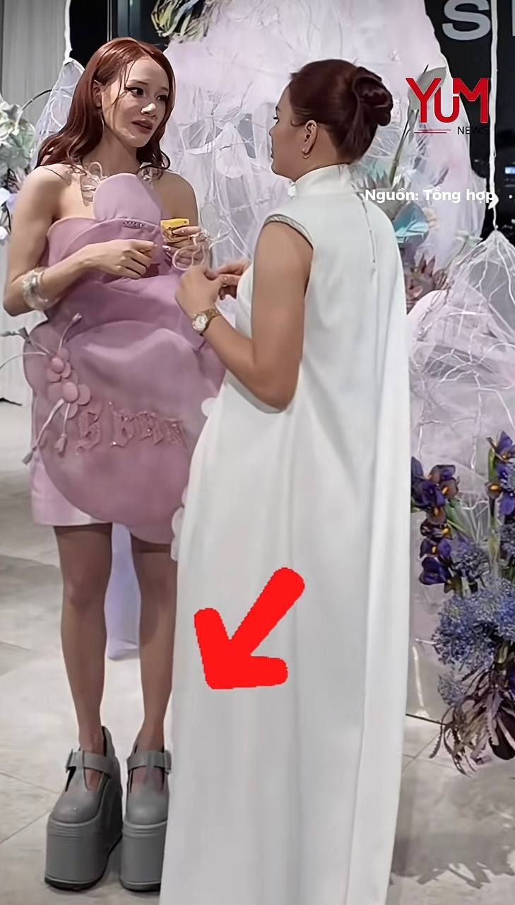 Hình ảnh cam thường với khuôn mặt lạ của Nhã Phương tại Một sự kiện gần đây.