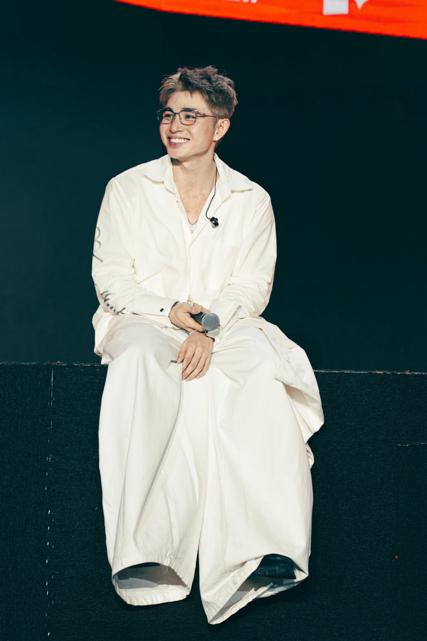 Công chúng vẫn đang chờ đợi một động thái rõ ràng, chuyên nghiệp và mang tính cầu thị hơn từ phía Jun Phạm cùng ekip (Ảnh: FBNV)