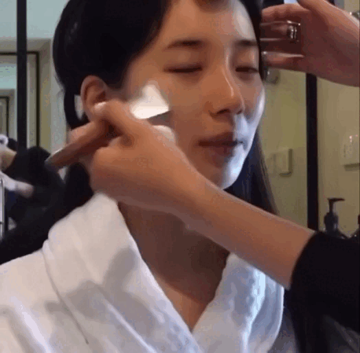 Nhờ 4 lọ kem nền này: Rosé, Suzy, Jennie... và loạt sao Hàn có làn da mướt mát, đẹp đến mức filter mất việc