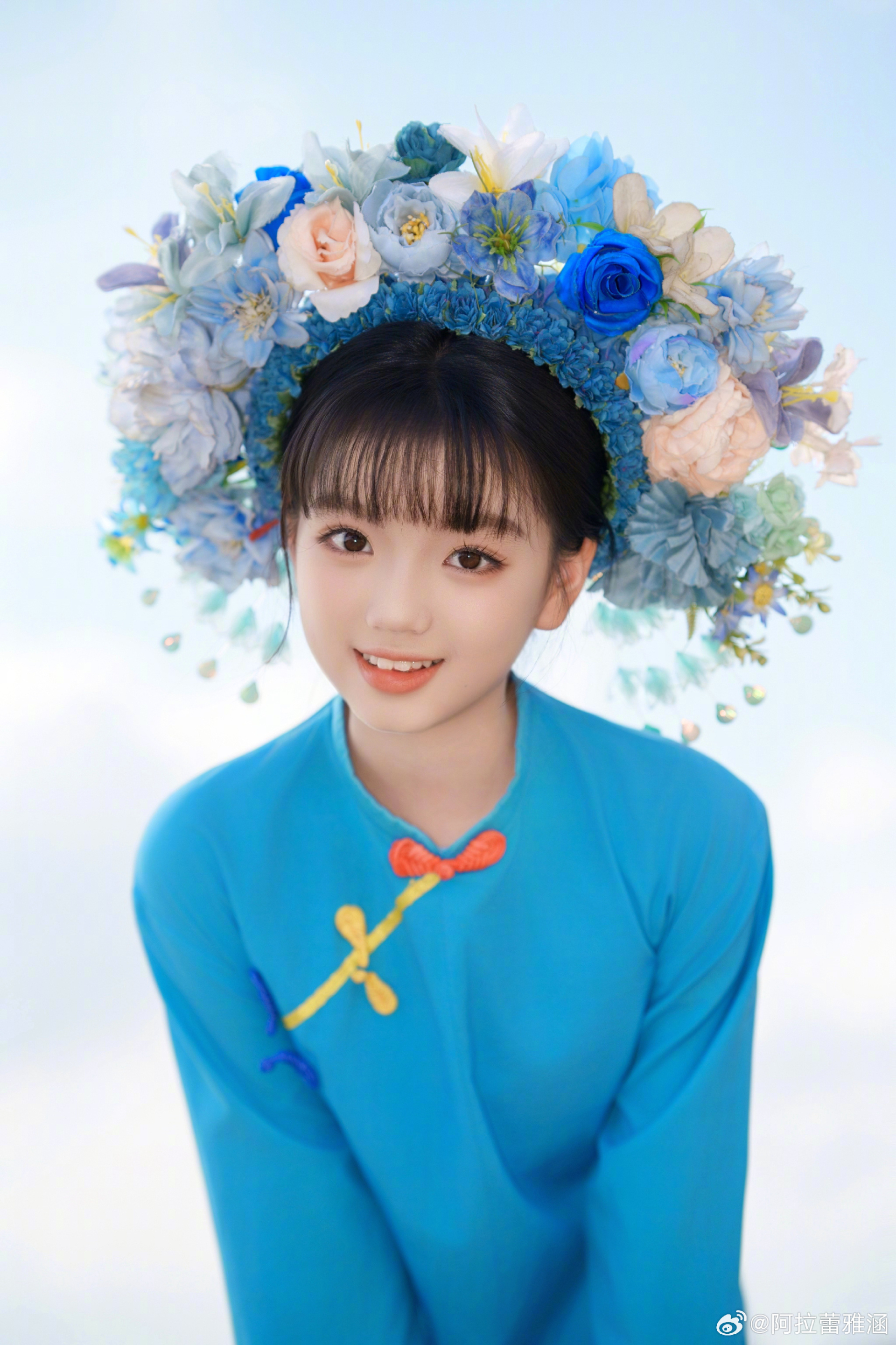 Hình ảnh mới nhất của Thôi Nhã Hàm ở tuổi 14 gây chú ý lớn. Cô bé được khen