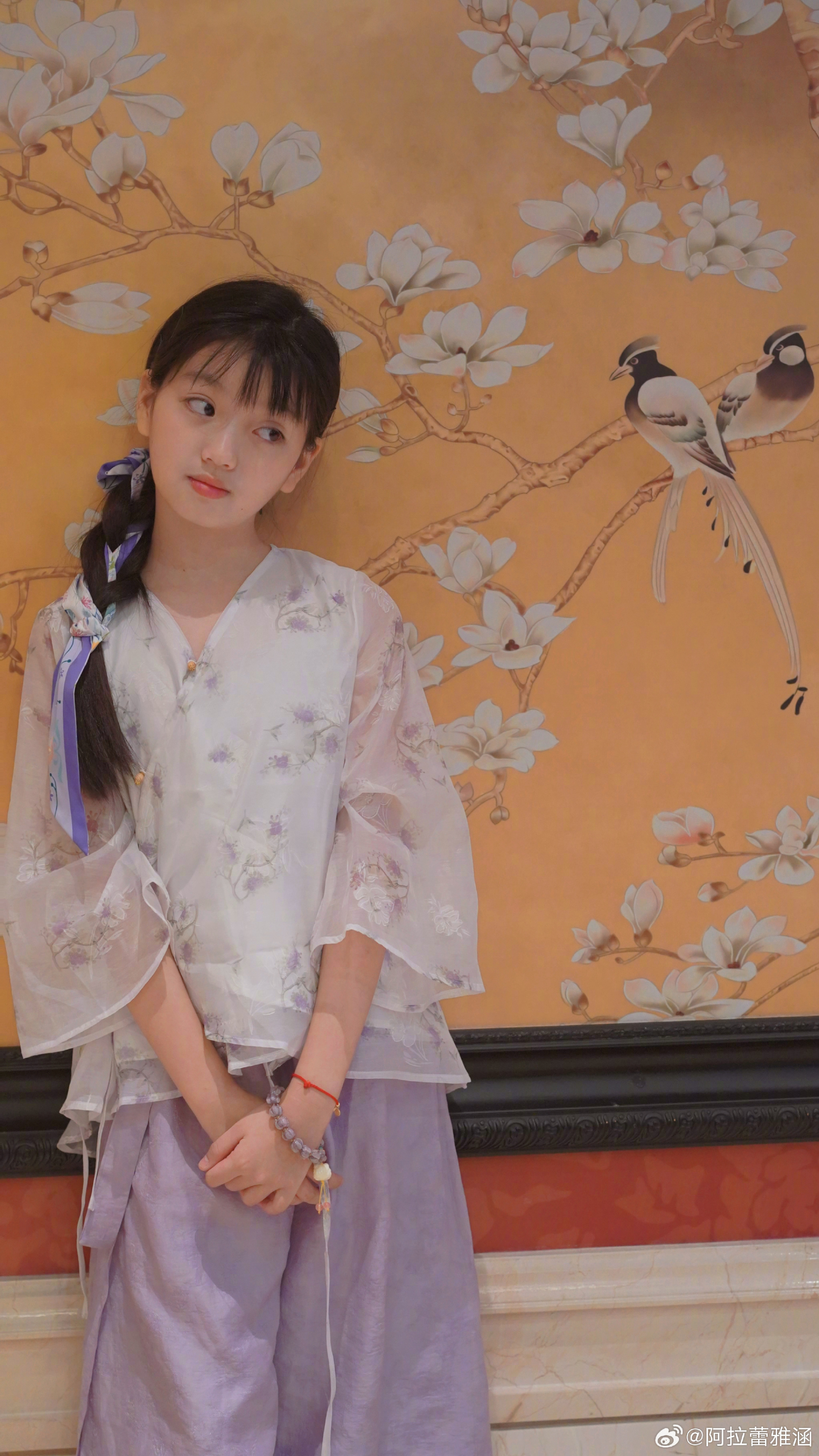 Thôi Nhã Hàm càng lớn càng xinh. Ảnh: Weibo.