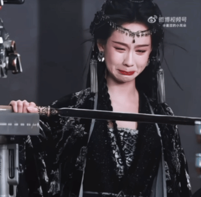 Cảnh khóc gây tranh cãi của Trần Đô Linh