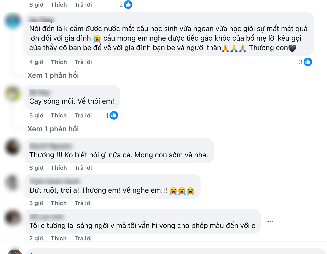 Cha ôm chặt ba lô con bật khóc, thầy cô - bạn bè cầu mong phép màu cho nam sinh trường chuyên mất tích vì sóng cuốn: “Về thôi em!”