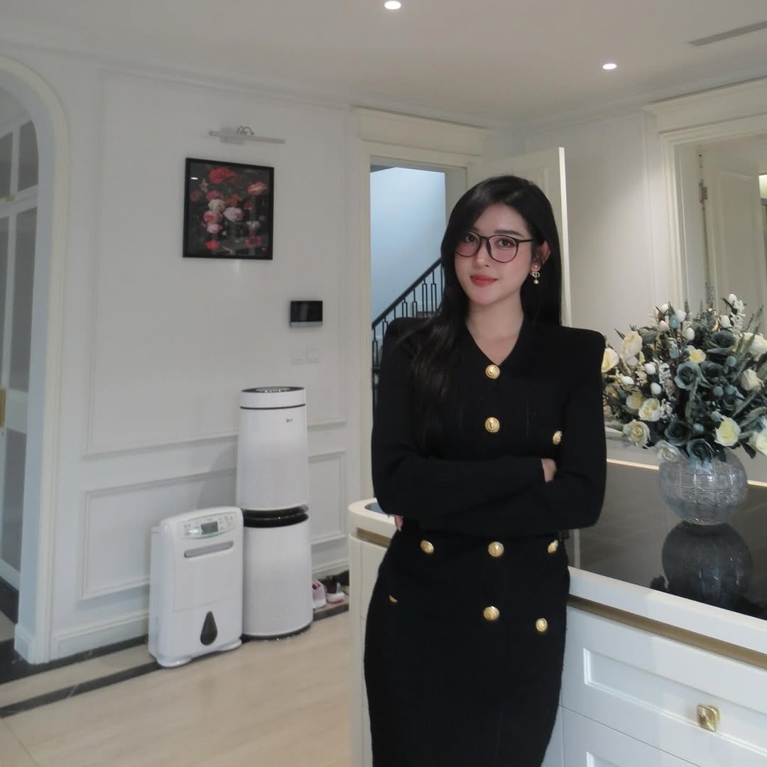 Á hậu Huyền My check-in trong biệt thự bạc tỷ