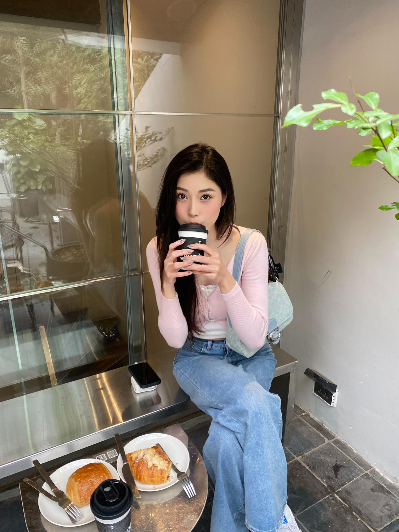 VĐV bóng chuyền xinh nhất Việt Nam, cả cõi mạng si mê vì visual và style quá cuốn