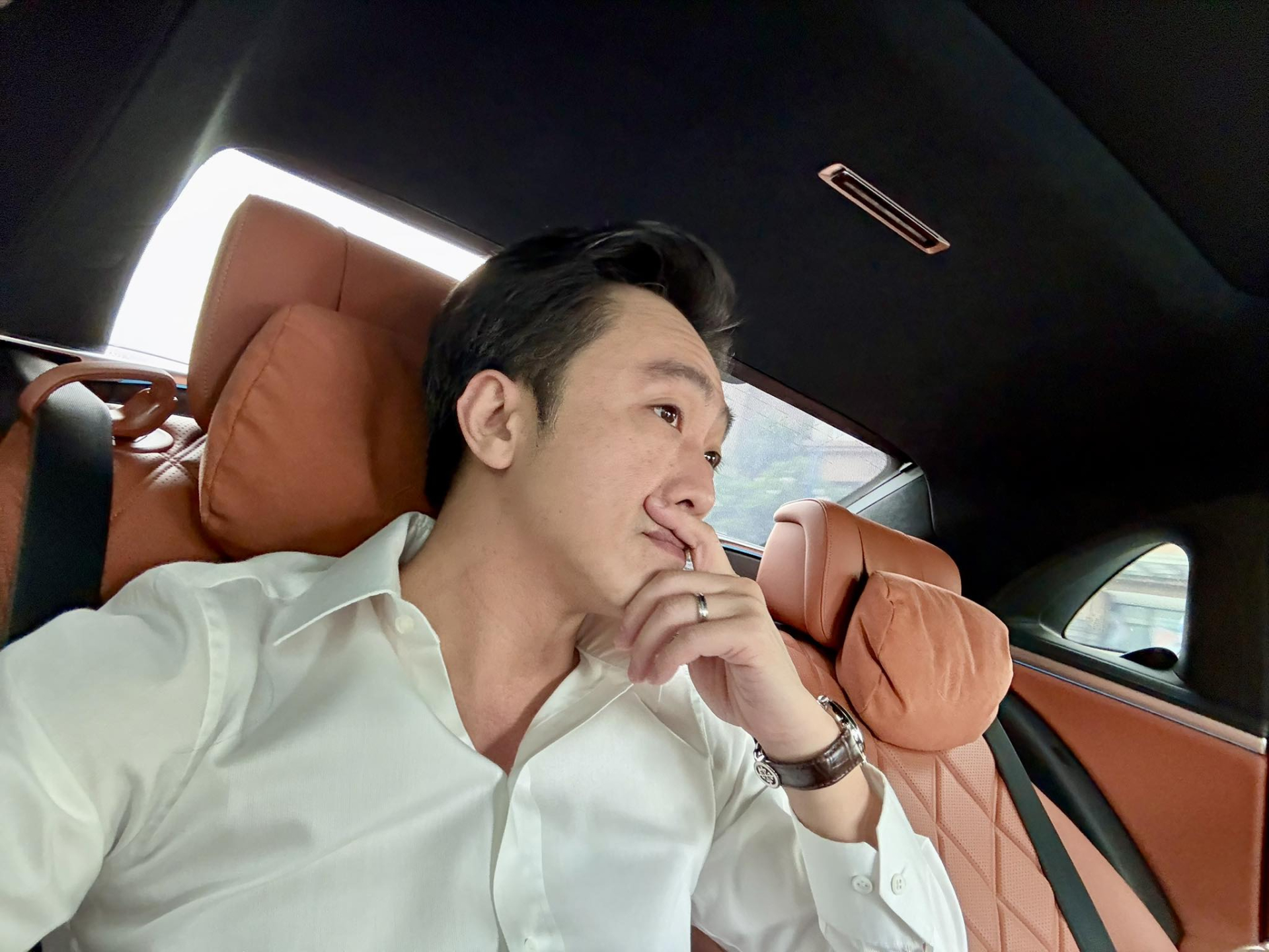 Cường Đô La là doanh nhân giàu có, có sở thích chơi siêu xe 