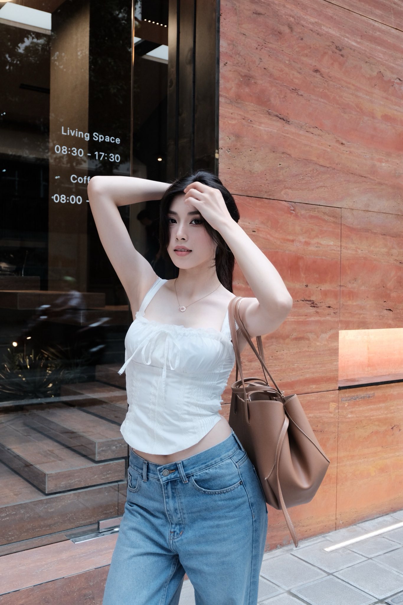 VĐV bóng chuyền xinh nhất Việt Nam, cả cõi mạng si mê vì visual và style quá cuốn