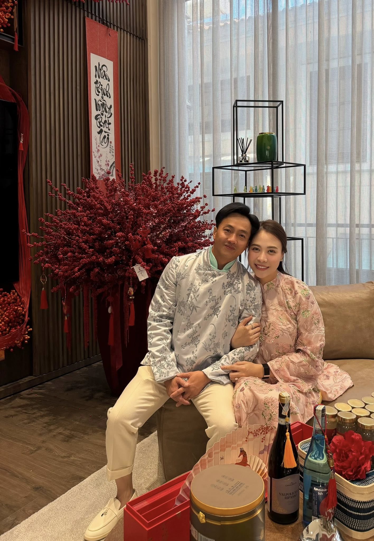 Có thời điểm cả hai khóa bình luận trang cá nhân nhưng sau đó đã mở lại 