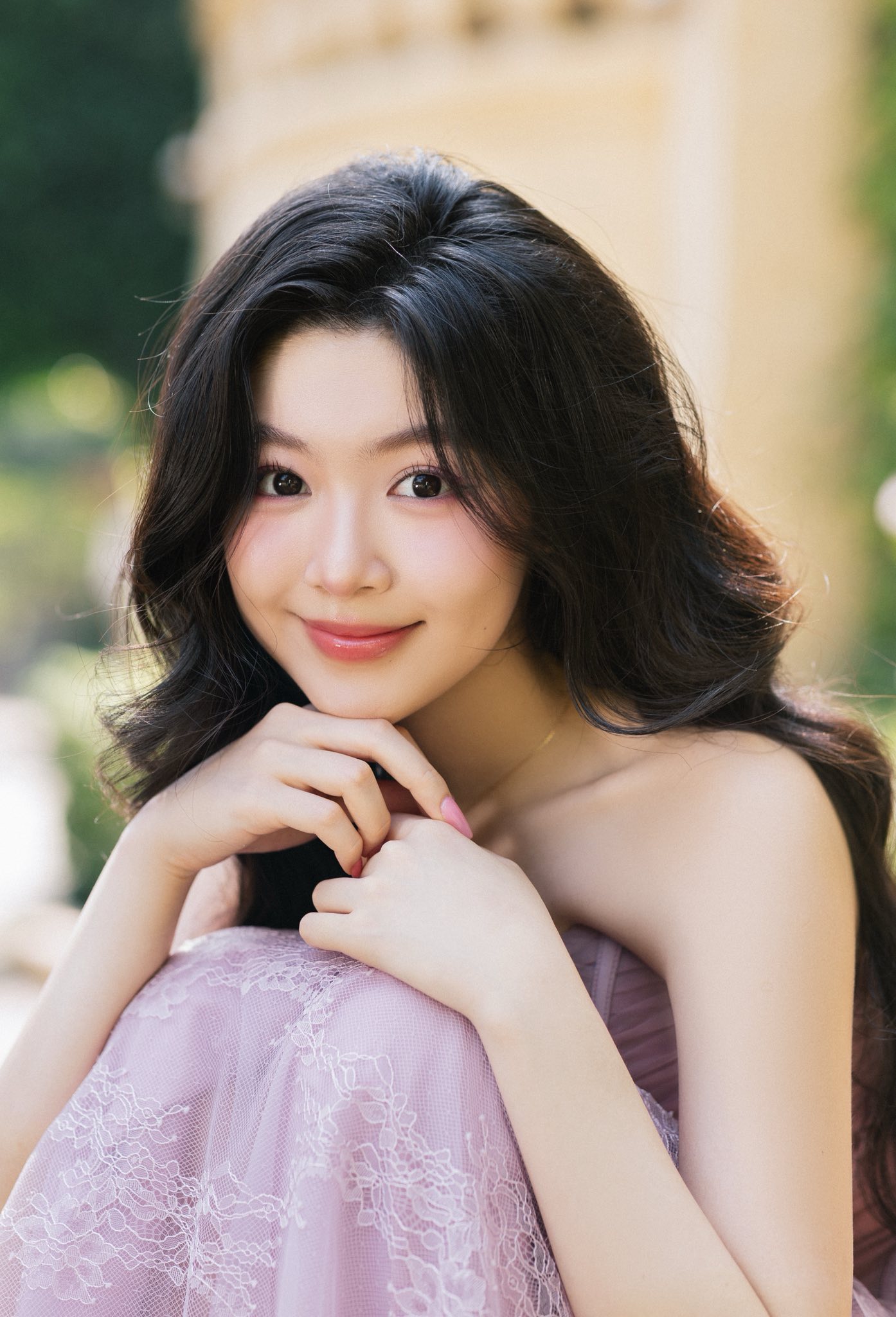 Lọ Lem diện váy local brand Việt đón tuổi 20: Visual bừng sáng, gặp hoa hoa nở, gặp người người yêu 