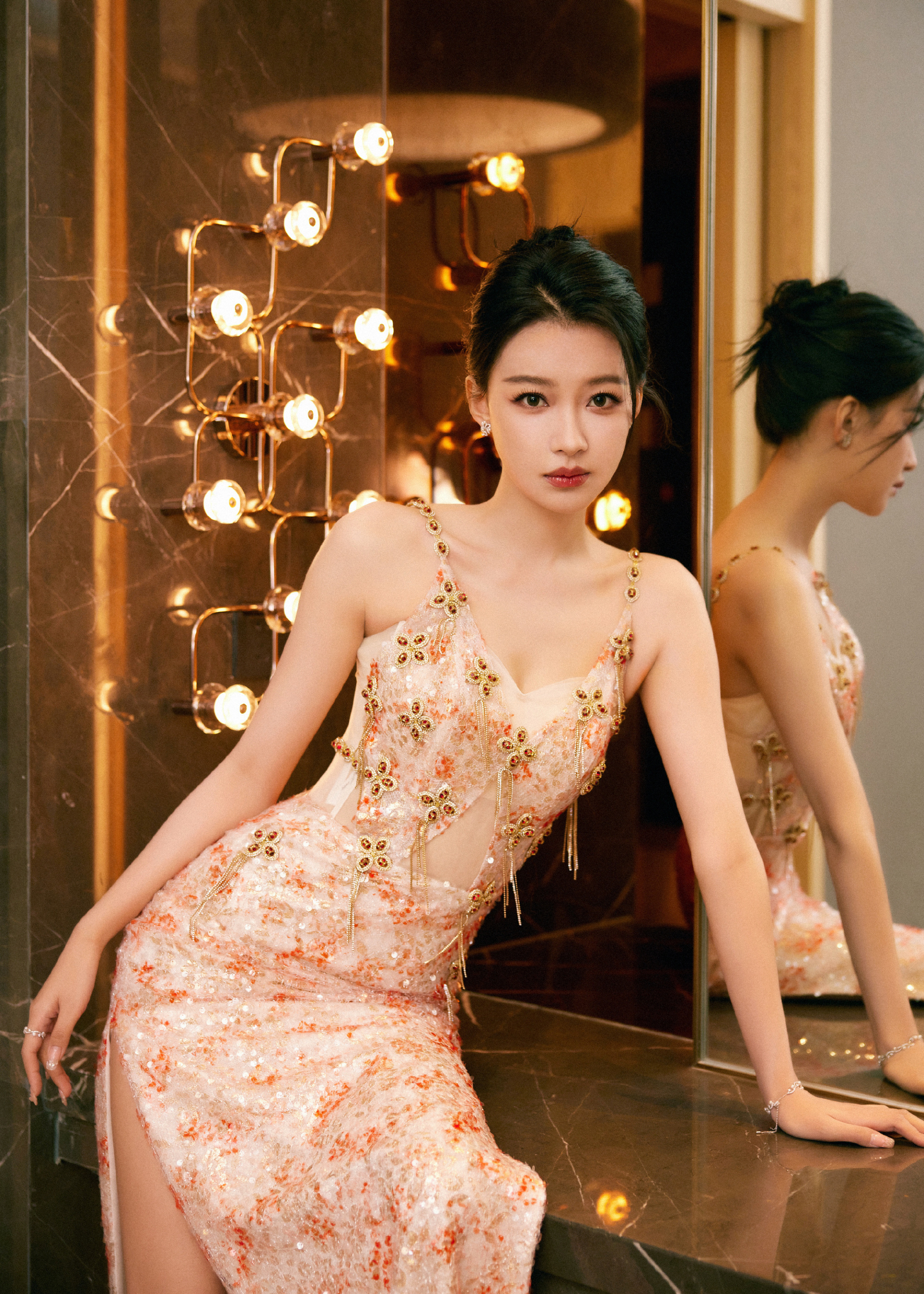 Cô có gương mặt ăn ảnh, đường nét hao hao Lý Thấm và Angelababy. Ảnh: Weibo.