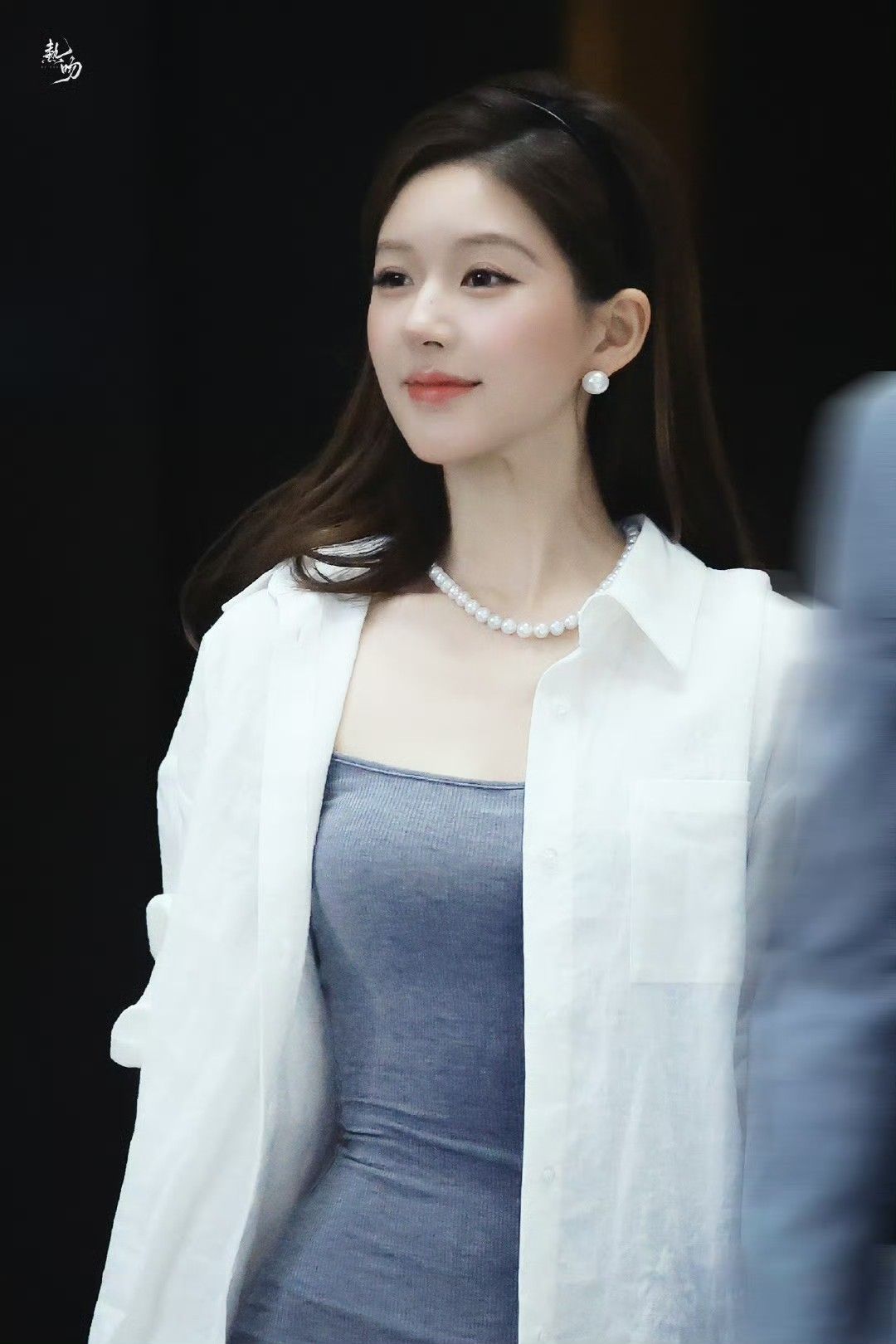 Triệu Lộ Tư không cao nhưng mặc gì cũng đẹp, đến áo sơ mi basic cũng 