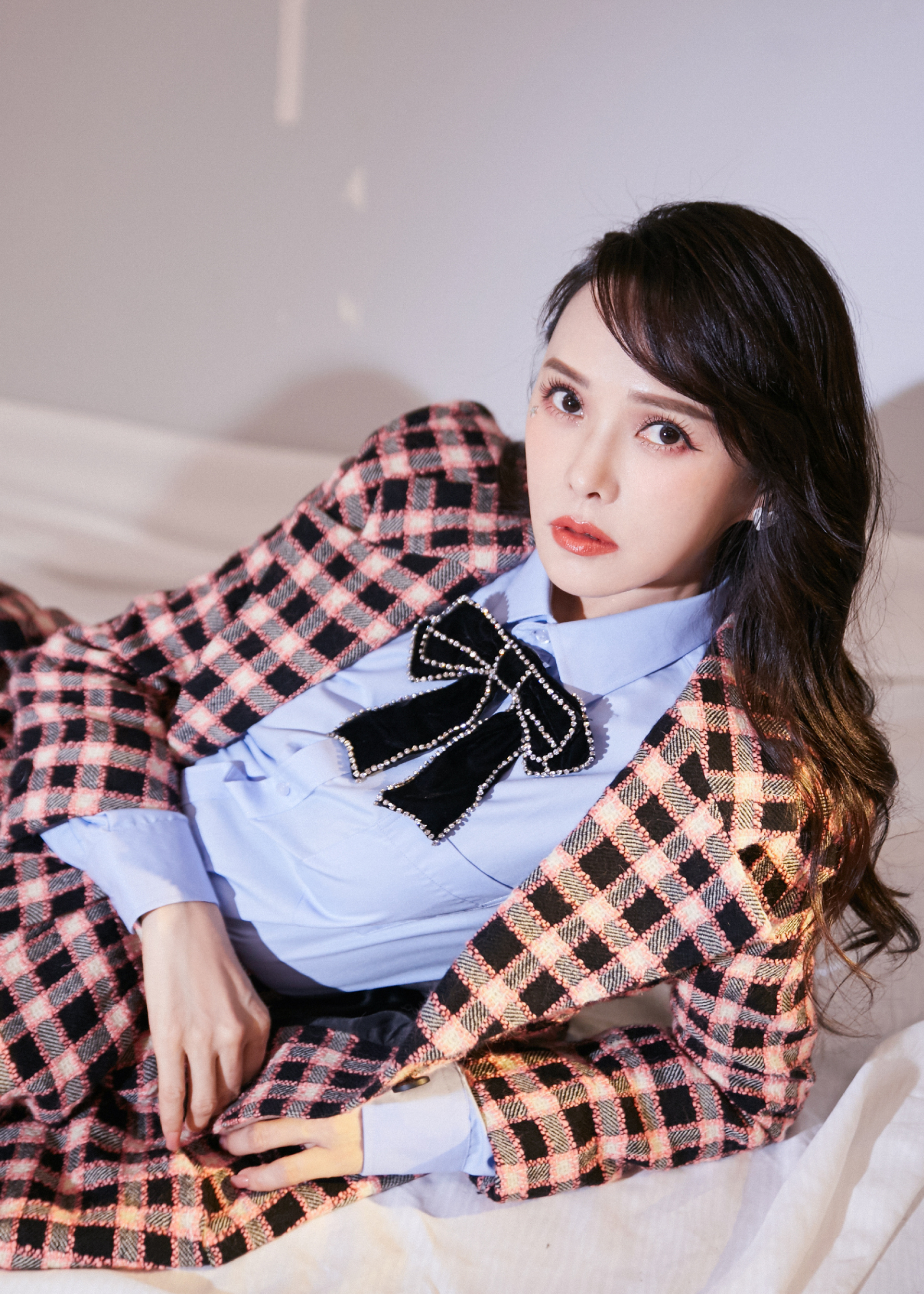 Đối mặt việc bị dân tình ném đá, Y Năng Tịnh cho biết lợi nhuận từ việc bán đồ cũ được cô dùng cho mục đích từ thiện. Vậy nên, dù món đó chỉ bán được 1 NDT (3.800 đồng), cô vẫn đăng bán. Ảnh: Sina.