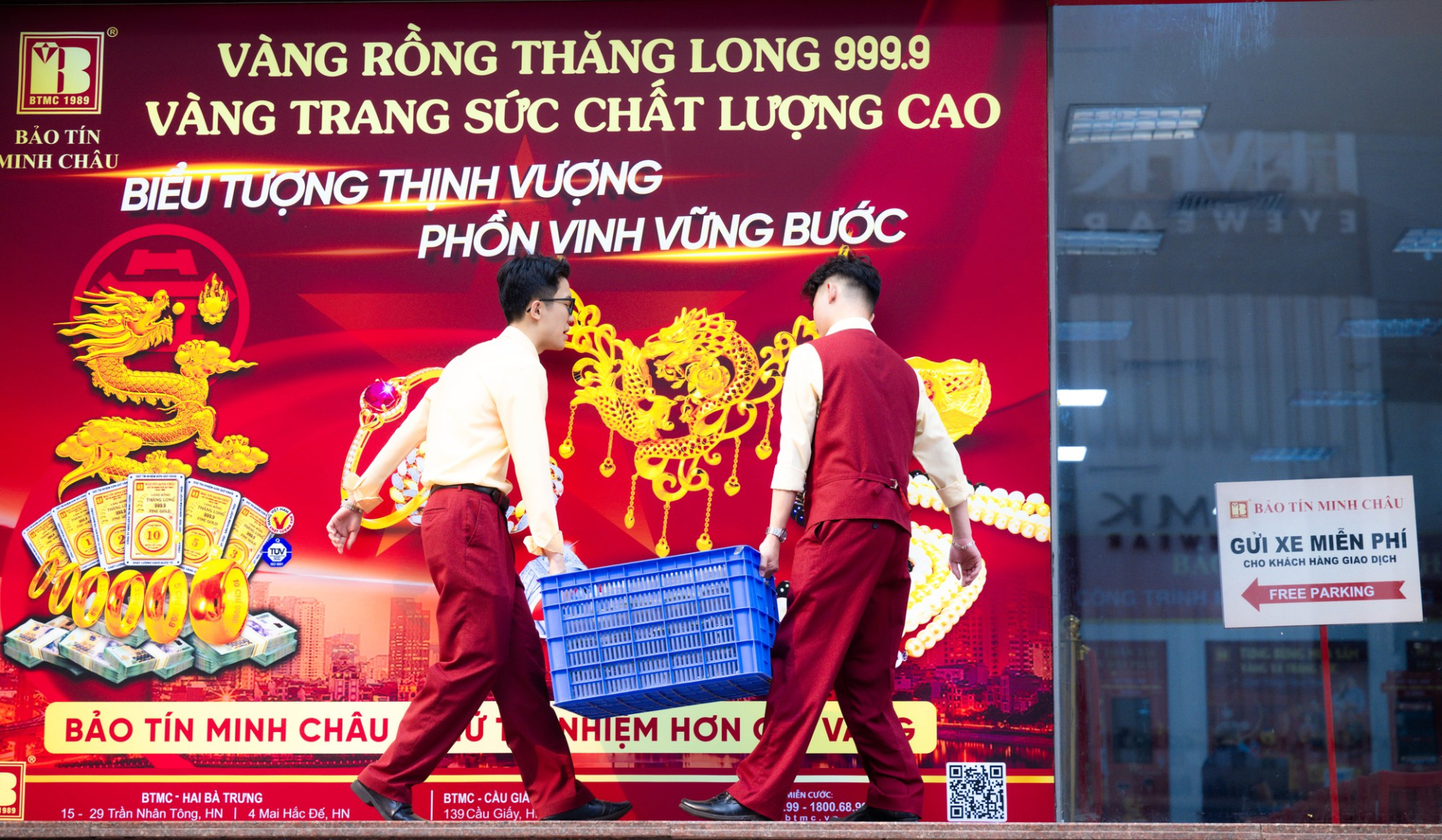 Hoạt động tại các cửa hàng Bảo Tín Minh Châu sáng 7/4 vẫn diễn ra bình thường