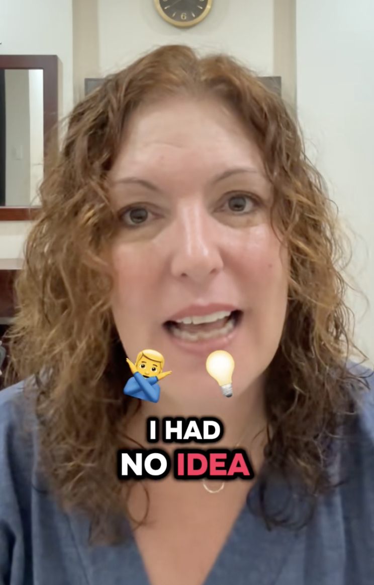 Khách tây chia sẻ đã 49 tuổi nhưng lần đầu tiên được trải nghiệm gội đầu ngoài tiệm khi đi du lịch ở Việt Nam (Nguồn: @grace_in_the_world)