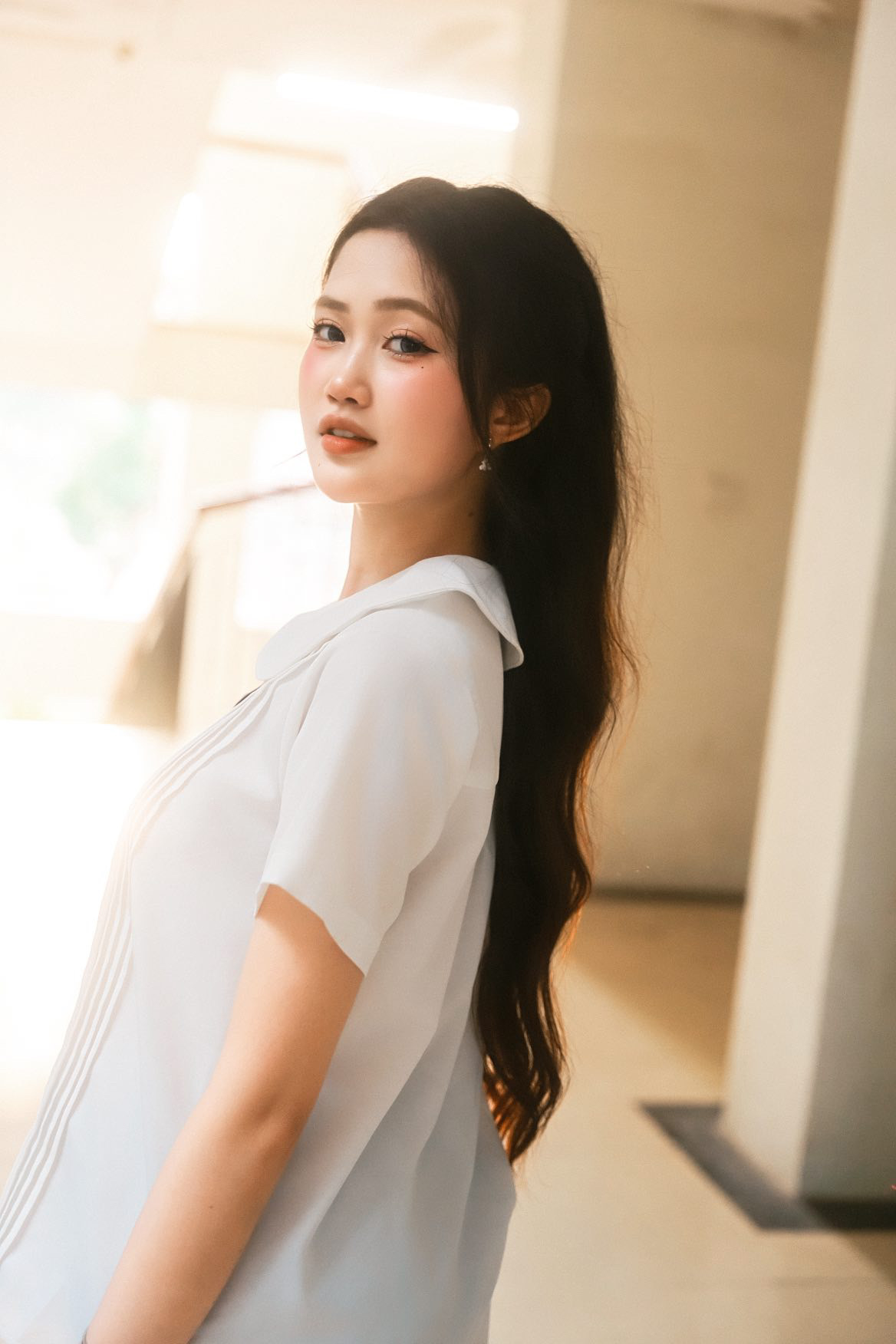 Cô nàng nhận về nhiều lời khen ngợi vì nhan sắc ngọt ngào, xinh xắn.