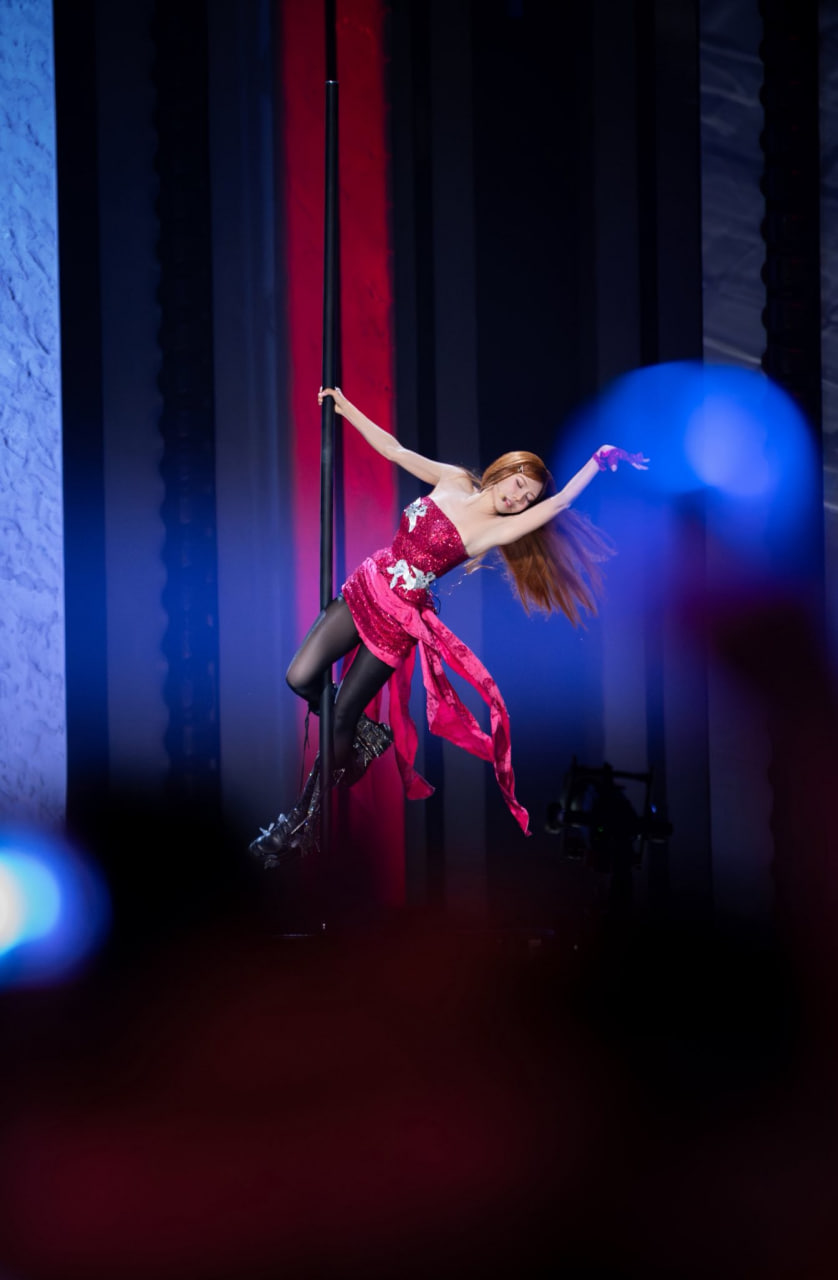 Sân khấu chào sân của Trang Pháp lập tức tạo ra hiệu ứng bùng nổ trên các nền tảng mạng xã hội Trung Quốc (Ảnh:FBNV)